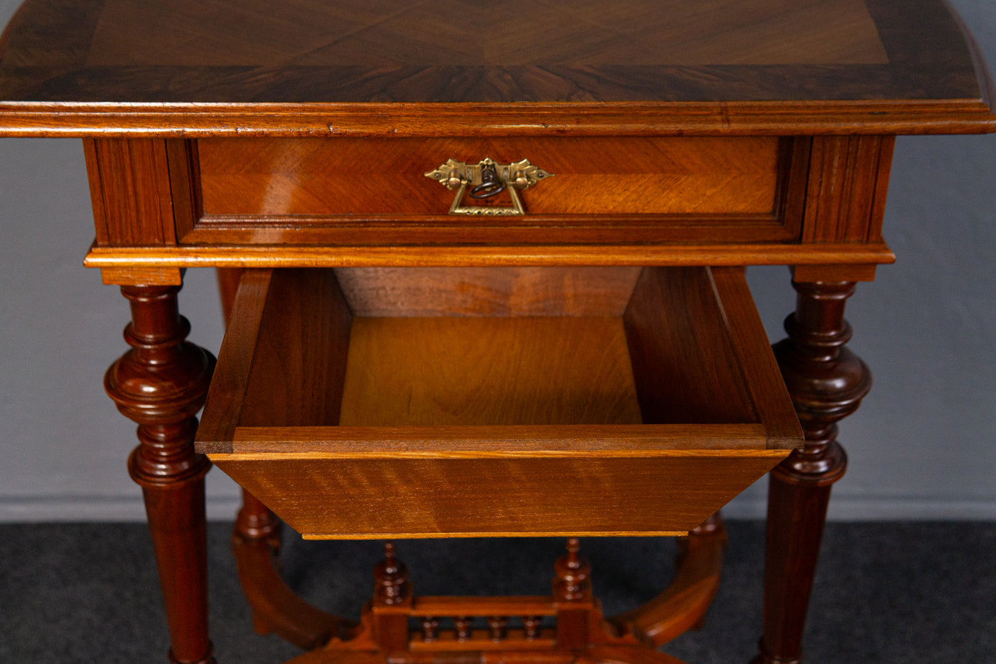 restaurierter Nähtisch Antik Tisch Kommode Schrank Alt MÖBLINGER 2410_2804