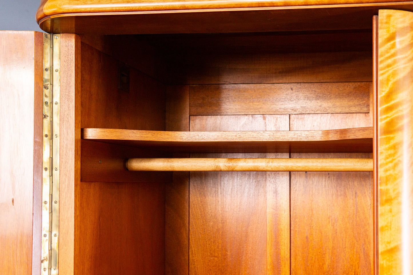 Großer Vintage Kleiderschrank Kommode Schrank Alt Antik MÖBLINGER 2411_0706