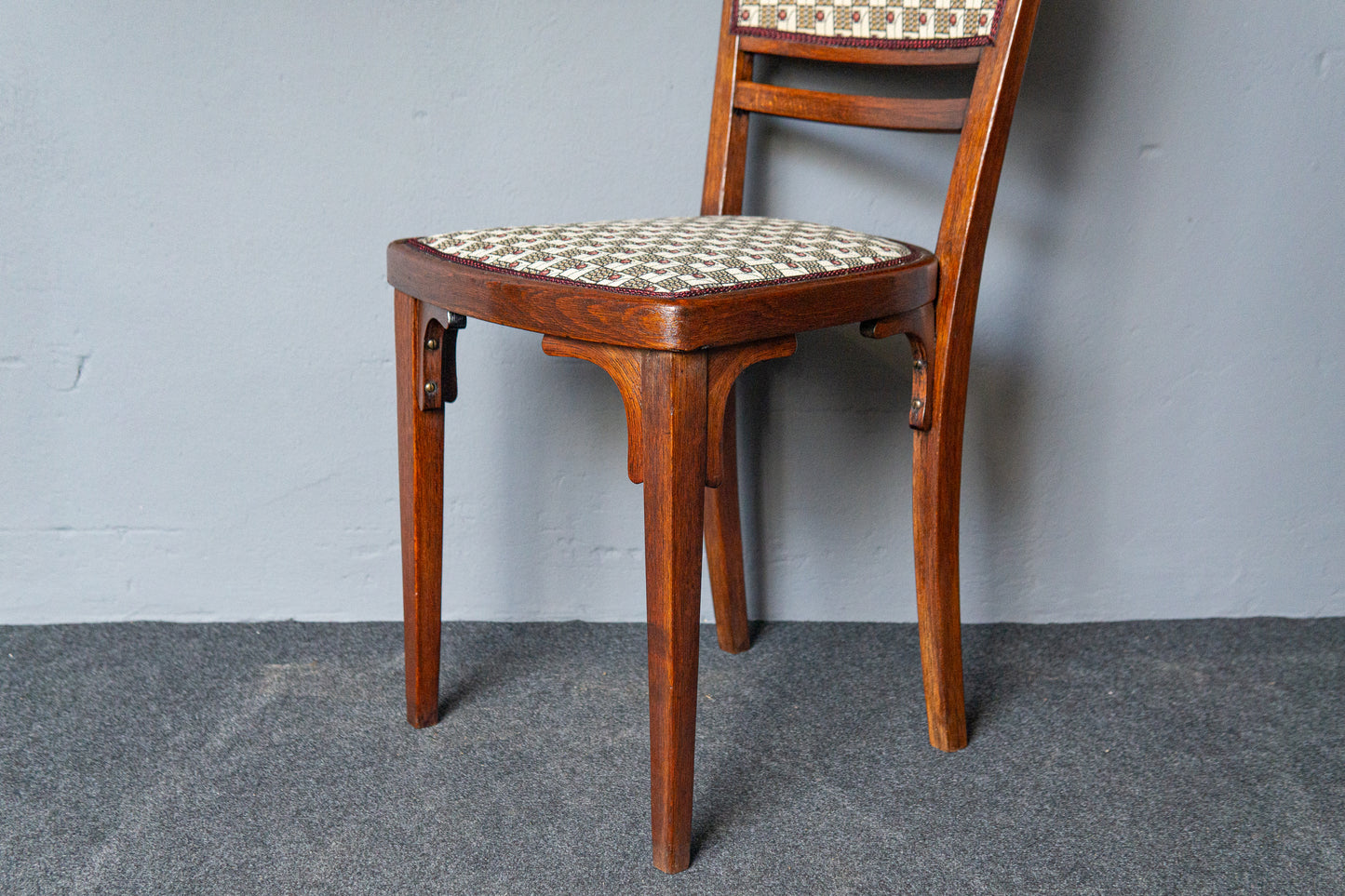 Schöner Jugendstil Stuhl, Anfang des 20.Jahrhunderts - J.&J. Kohn Nr. 715 Entwurf Gustav Siegel Wien Thonet Tisch Stuhl