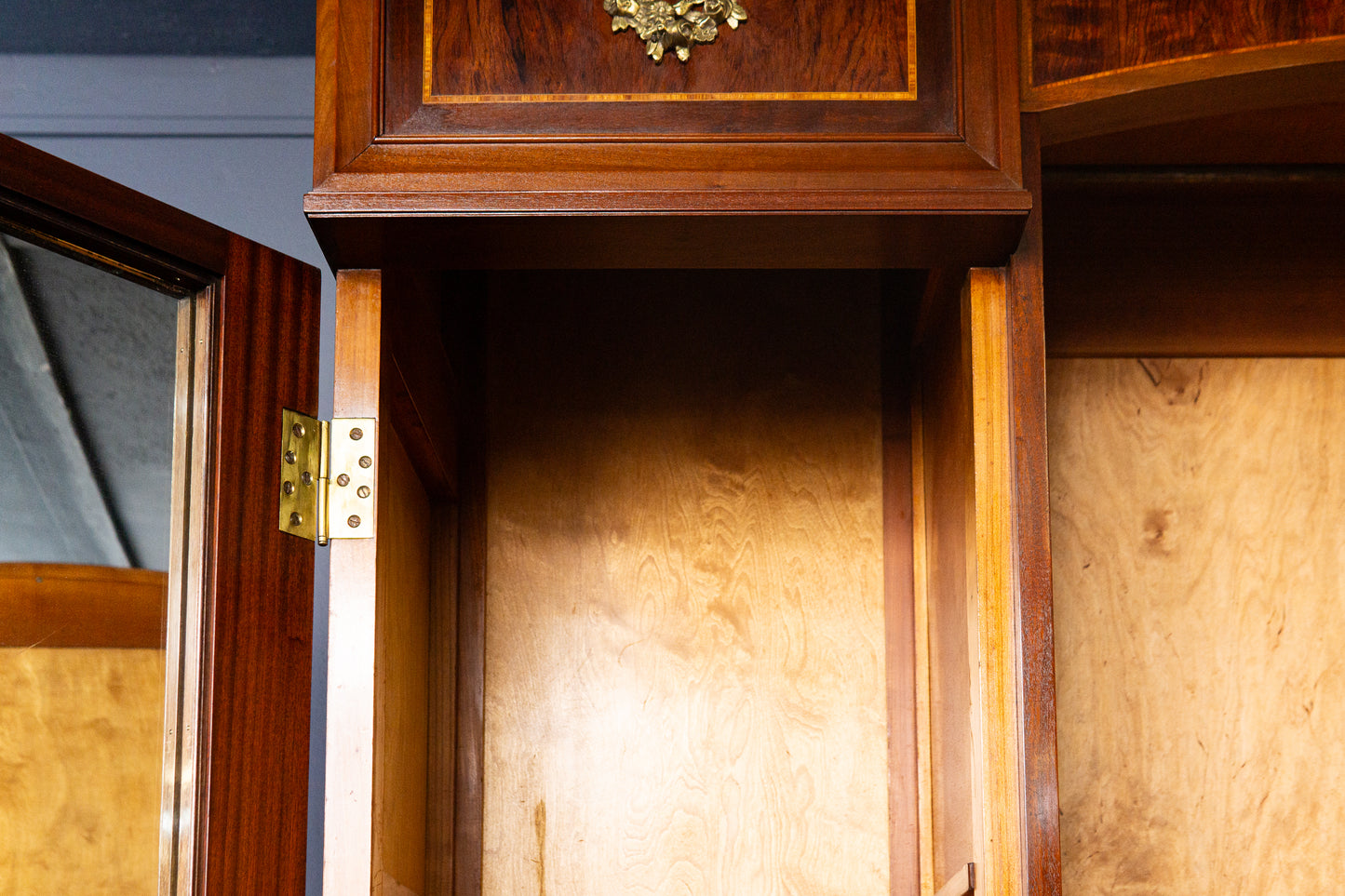 großer Neo Empire Schrank Regal Kommode Garderobe Antik MÖBLINGER 2411_1801