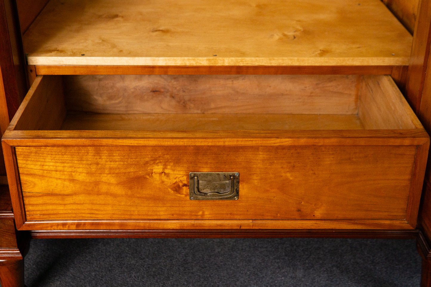 großer Neo Empire Schrank Regal Kommode Garderobe Antik MÖBLINGER 2411_1801