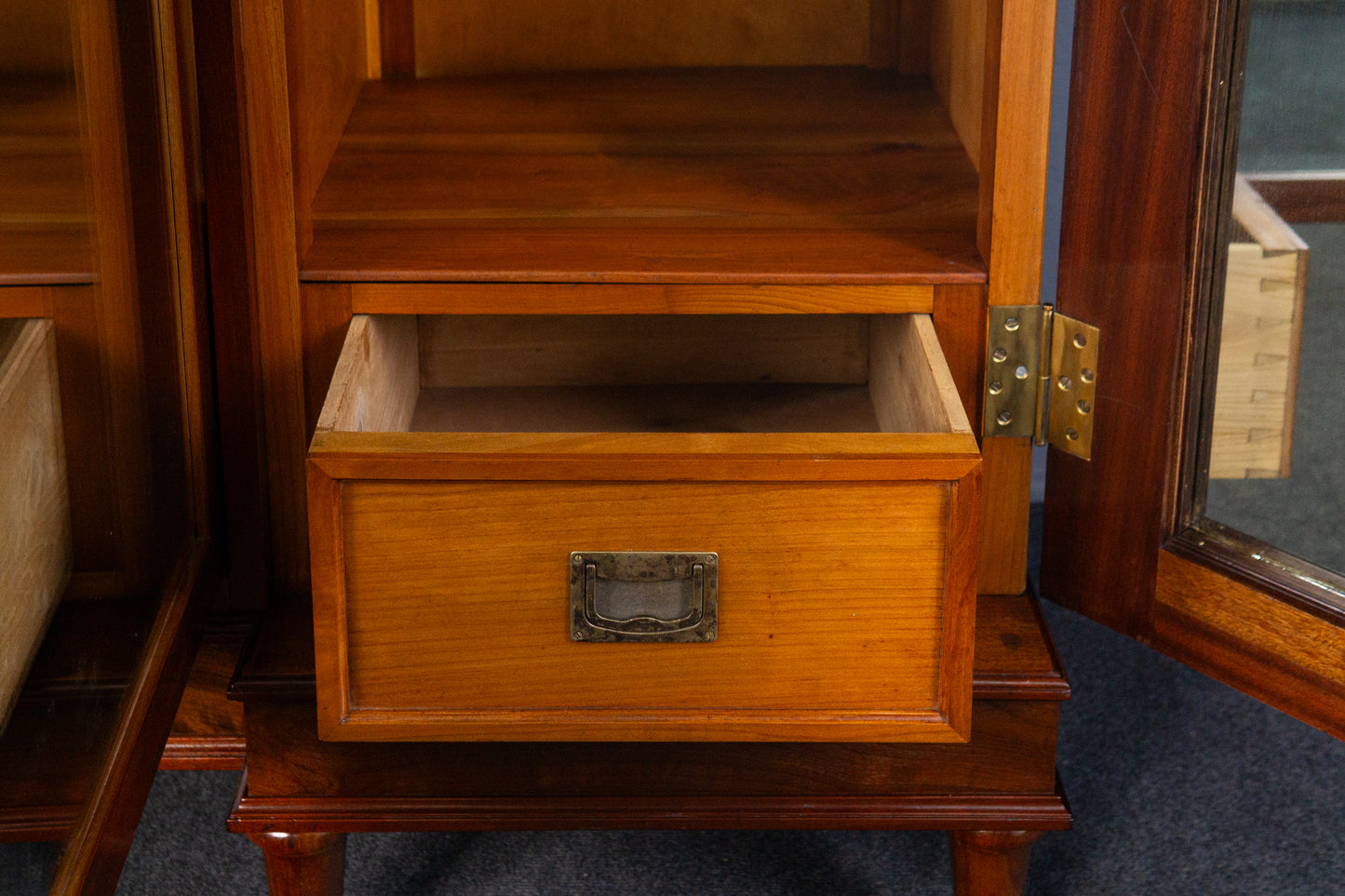 großer Neo Empire Schrank Regal Kommode Garderobe Antik MÖBLINGER 2411_1801