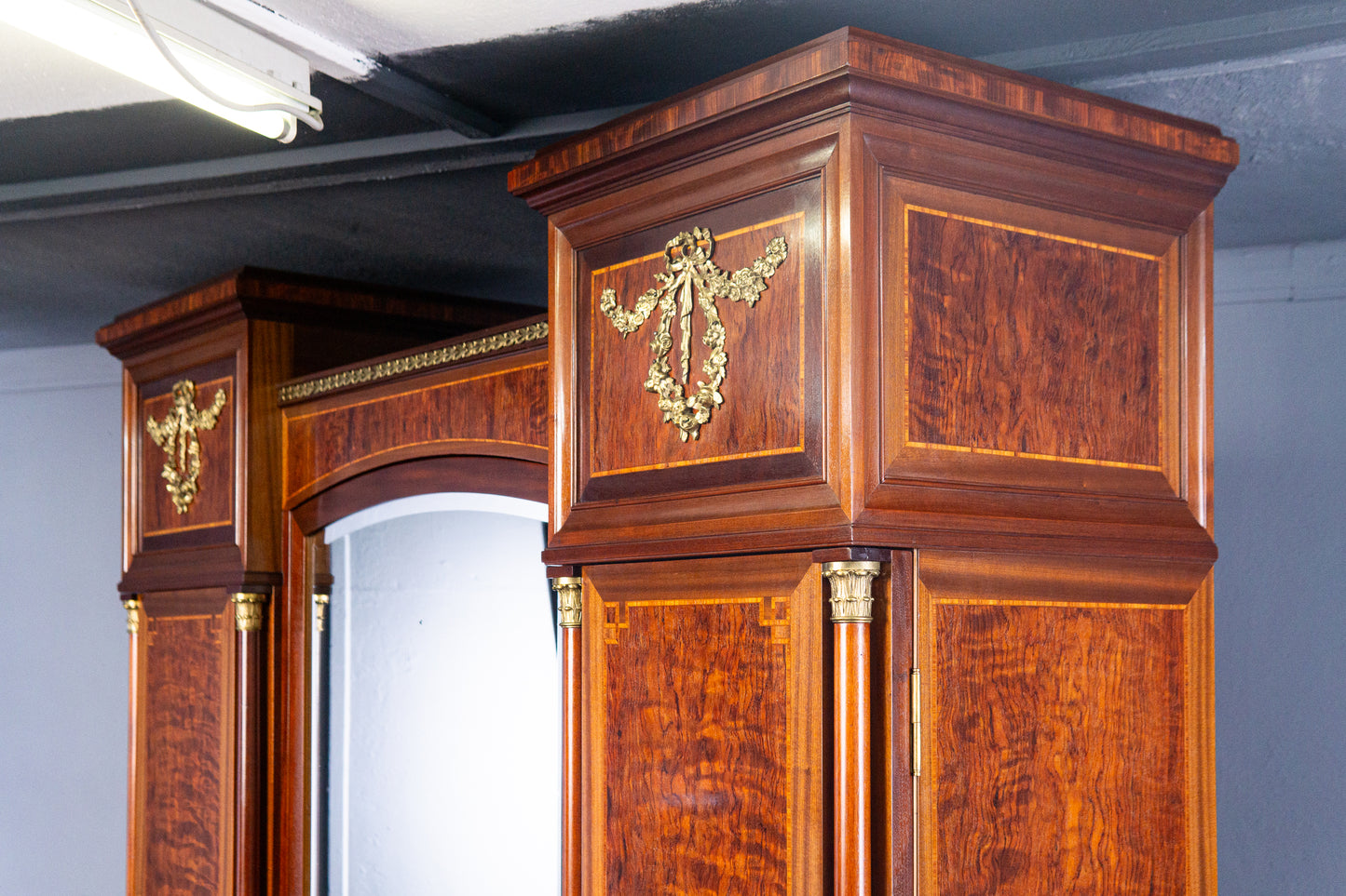großer Neo Empire Schrank Regal Kommode Garderobe Antik MÖBLINGER 2411_1801