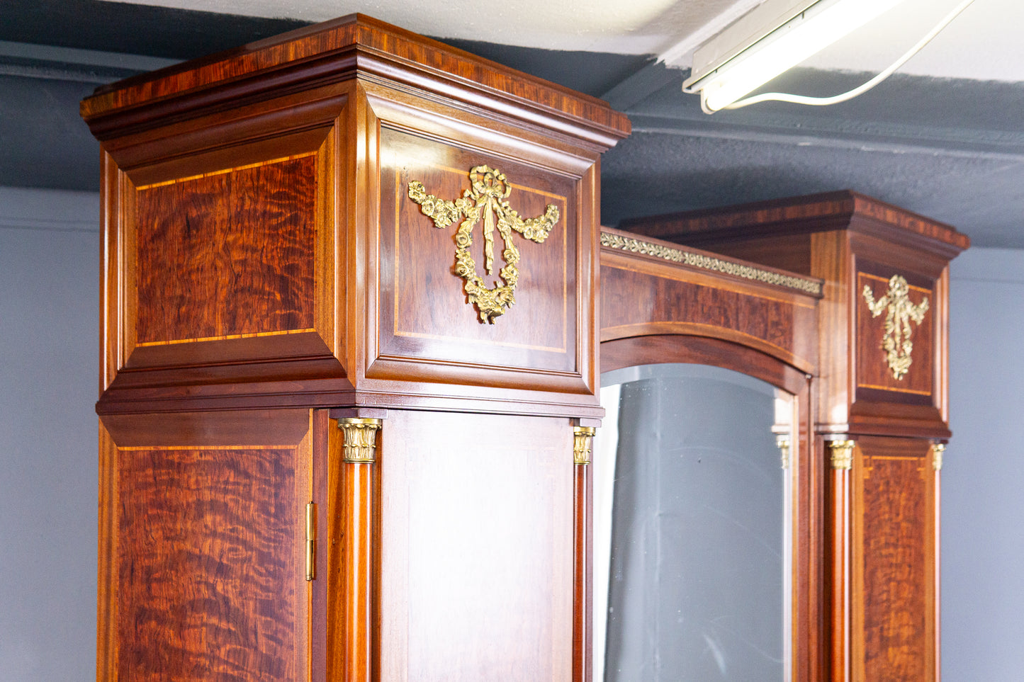 großer Neo Empire Schrank Regal Kommode Garderobe Antik MÖBLINGER 2411_1801