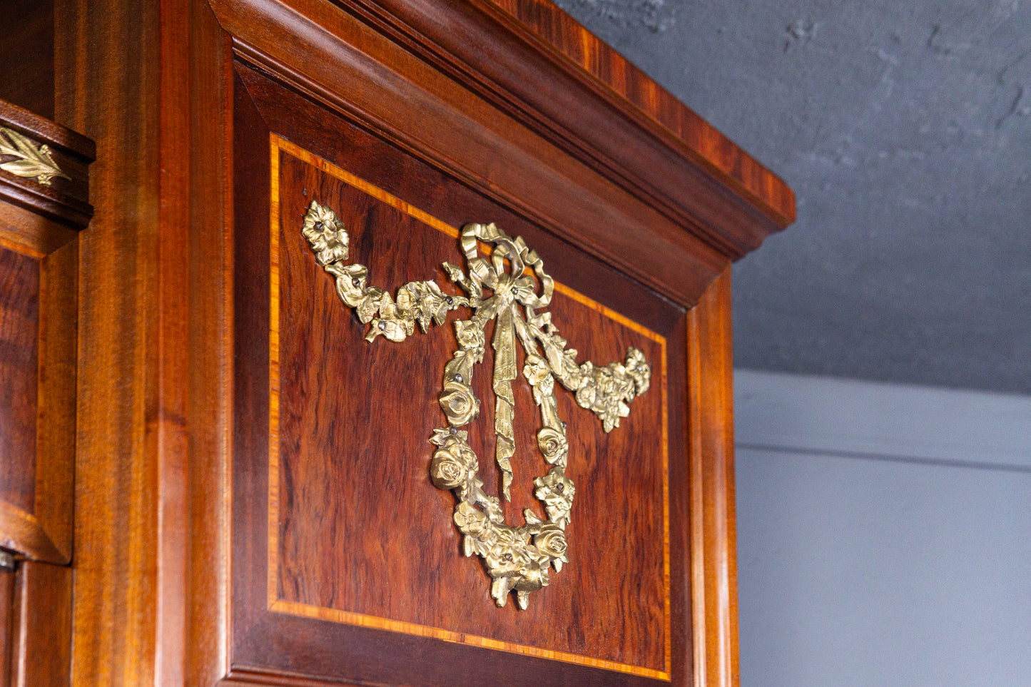 großer Neo Empire Schrank Regal Kommode Garderobe Antik MÖBLINGER 2411_1801