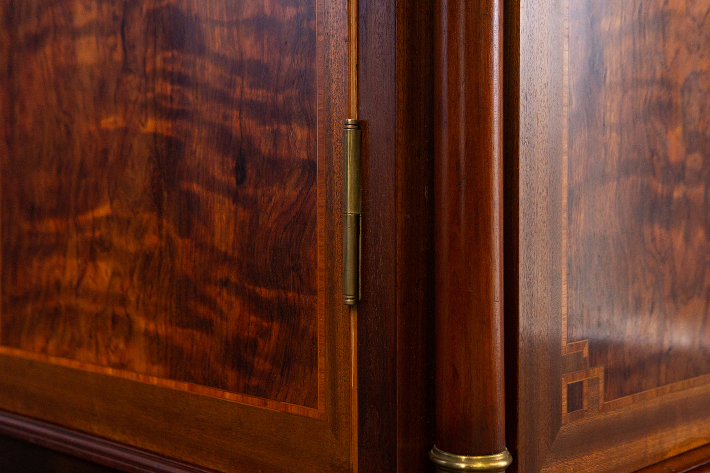 großer Neo Empire Schrank Regal Kommode Garderobe Antik MÖBLINGER 2411_1801