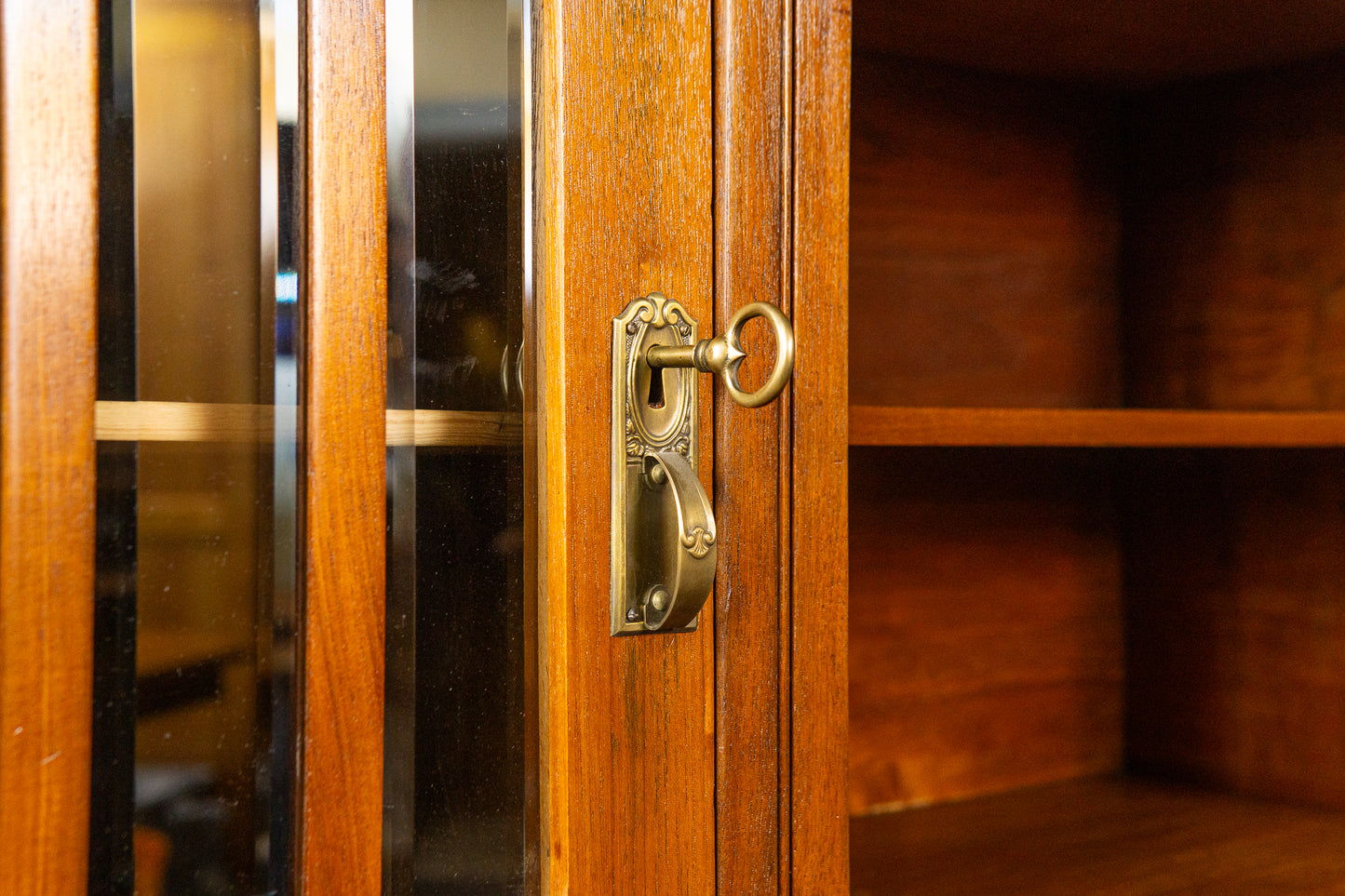 restaur. Schreibtisch Sekretär Büro Tisch Schrank Antik MÖBLINGER 2411_2708