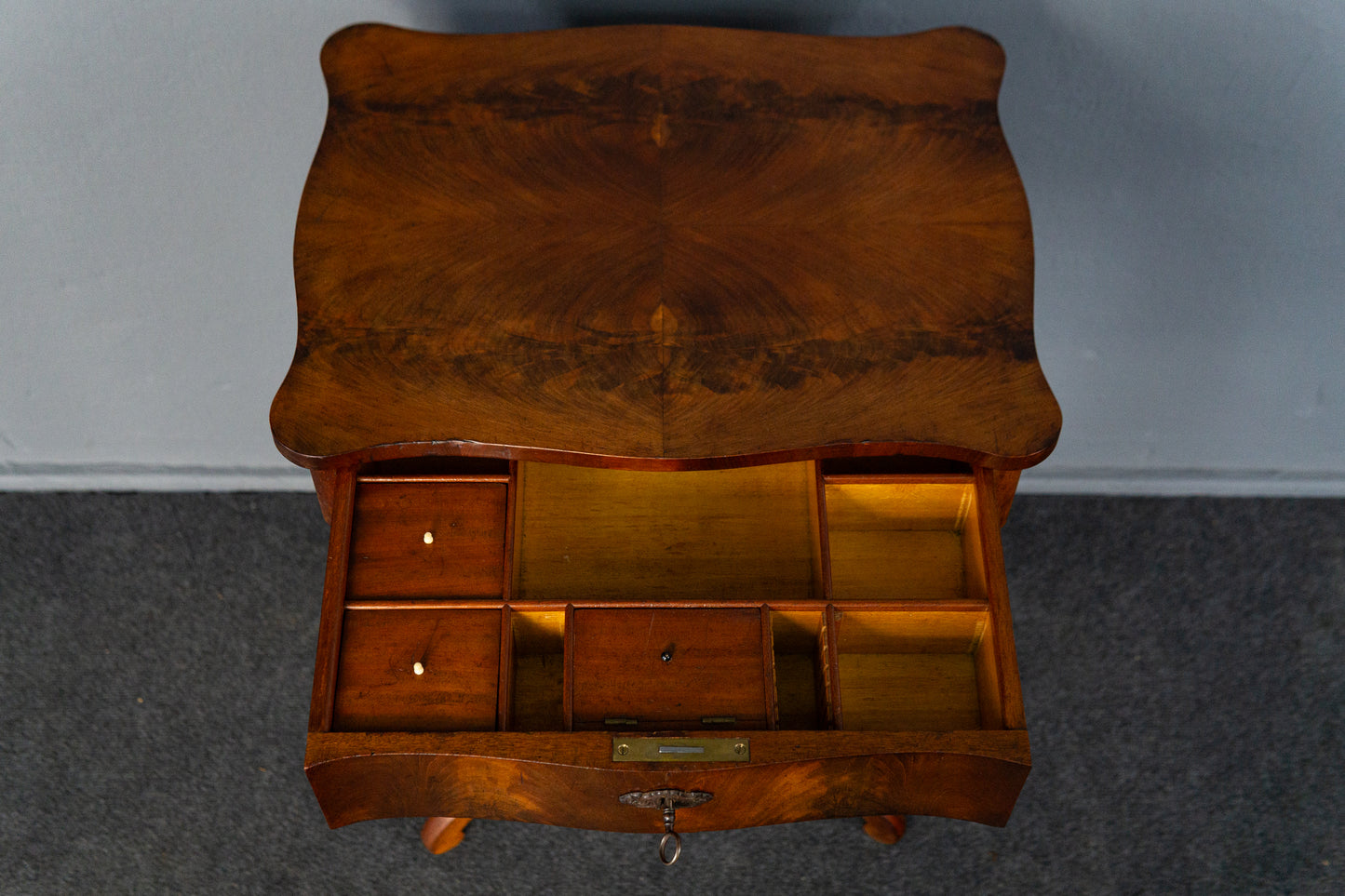 Beistelltisch Nähtisch Tisch Regal Kommode Vintage Alt MÖBLINGER 2412_0501