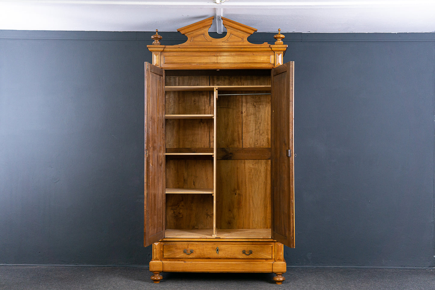 Kleiderschrank Schrank Regal Kommode Garderobe Alt Antik 2304_0505