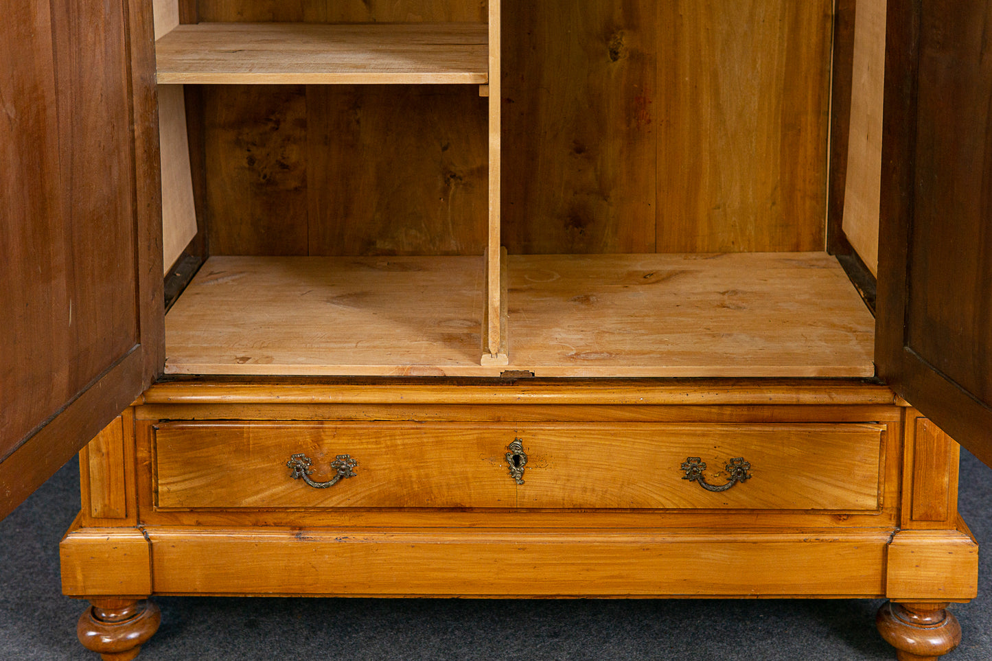Kleiderschrank Schrank Regal Kommode Garderobe Alt Antik 2304_0505