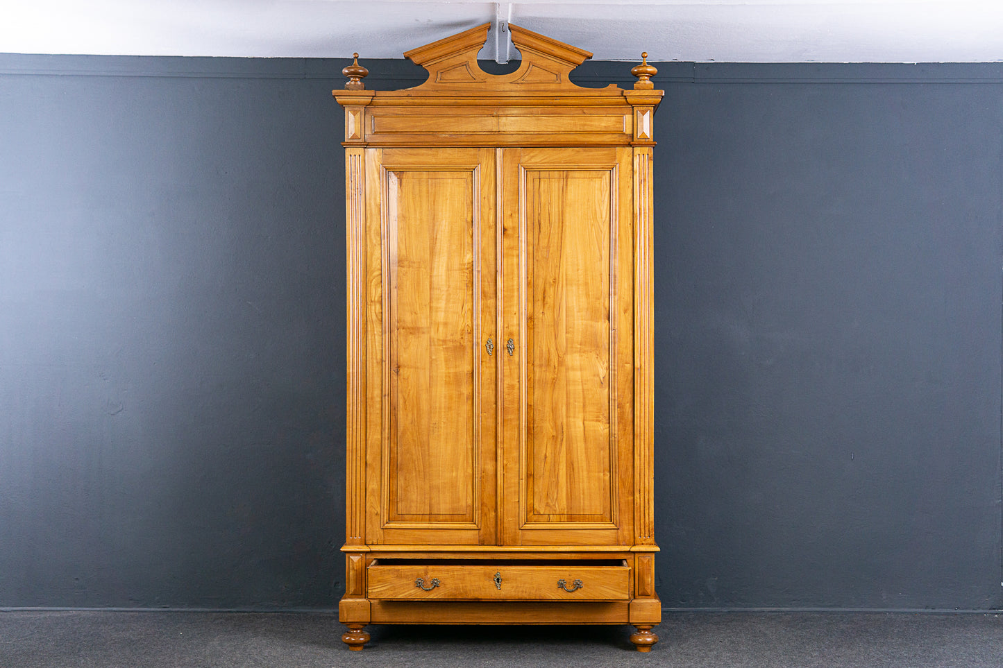 Kleiderschrank Schrank Regal Kommode Garderobe Alt Antik 2304_0505
