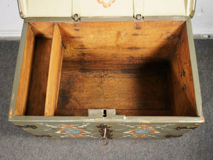 Runddeckel-Truhe Barock 1759 Kiste Kommode Alt Antik MÖBLINGER 2000-0059